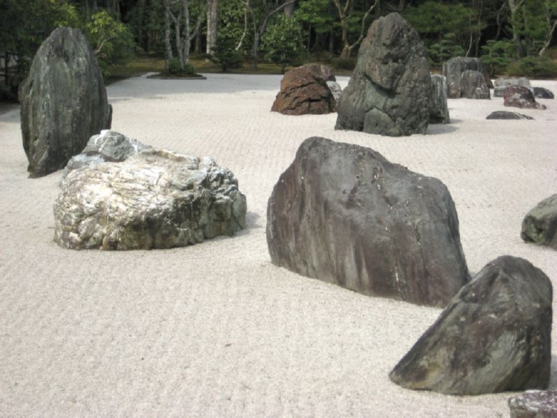 Сад камней на дачном участке