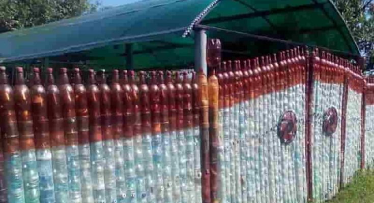 паркан з пластикових пляшок